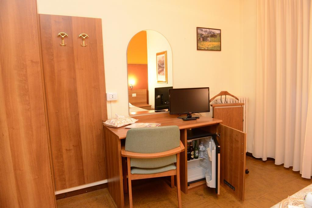 Albergo Altavilla Тирано Экстерьер фото